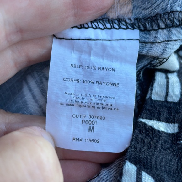 Lush Geometric Black, Yellow & White Pleated Shorts M - Picture 7 of 7